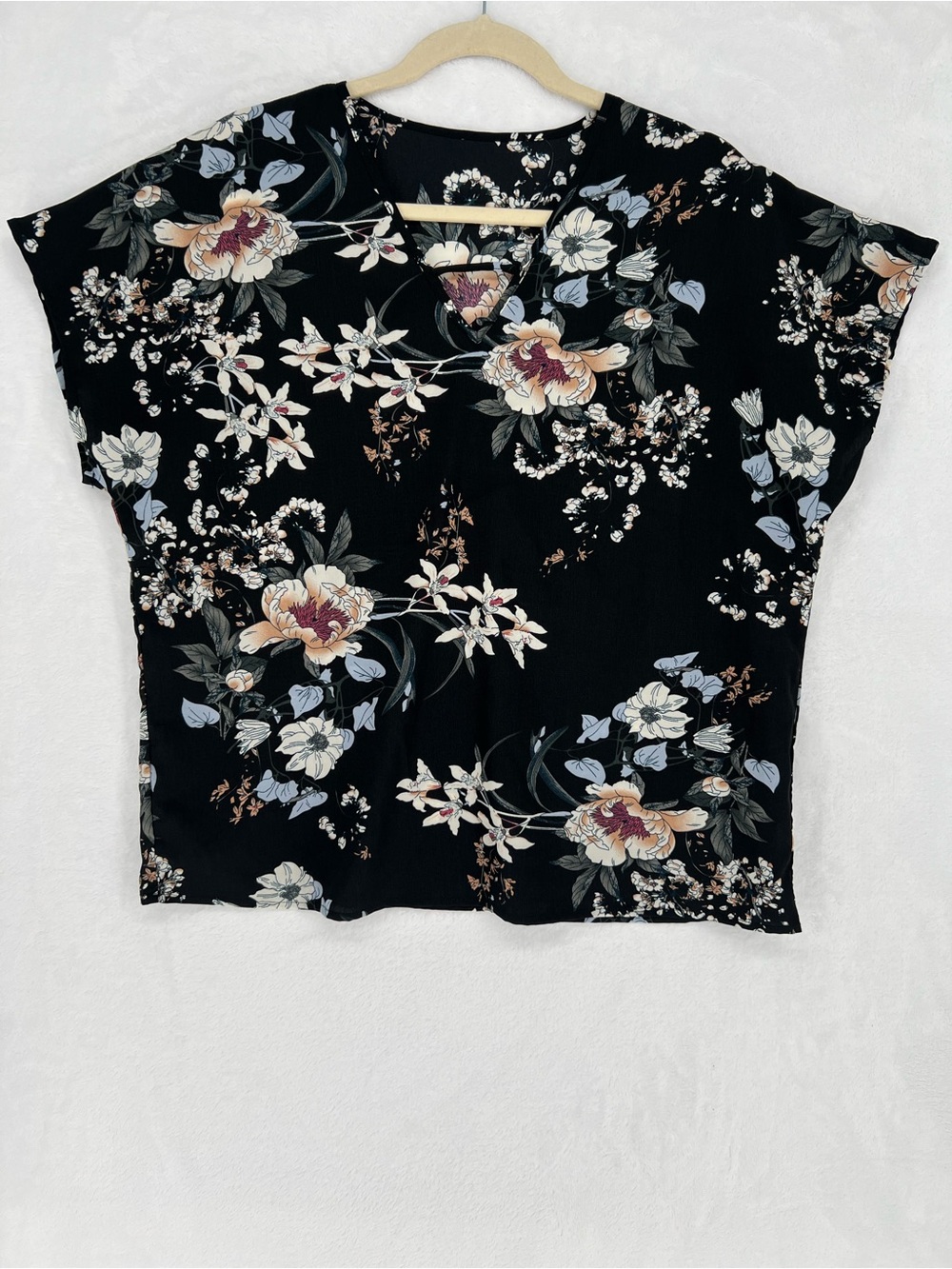 Emery Rose Black Floral V-Neck Blouse Sz XL Cap Sleeve Garden Boho Feminine